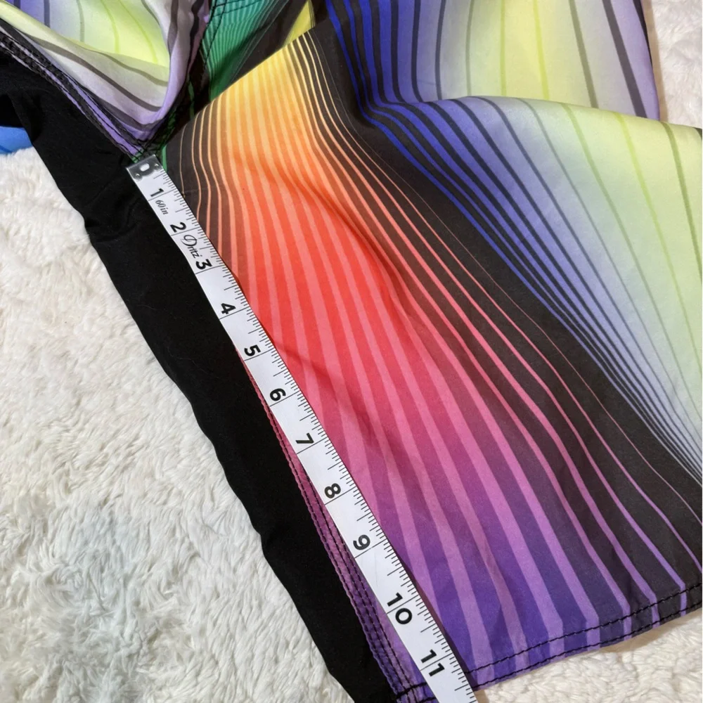 Castaways ISLANDHAZE size large multicolored board shorts